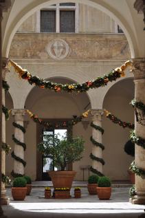 The floral display inside the palazzo.